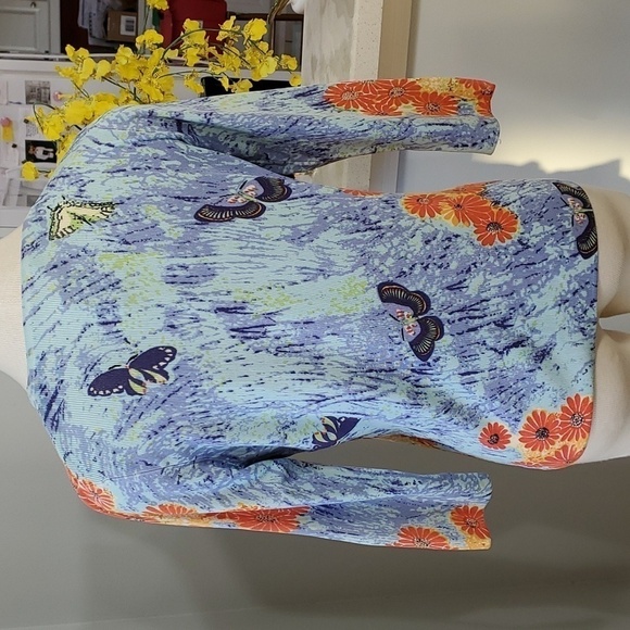 AMBRA, Light weight pull over sweater. With beautiful butterfly design. Size sm - Picture 6 of 8